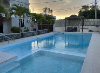 À louer un lumineux appartement dans une résidence avec piscine au centre de Grandbaie Maurice