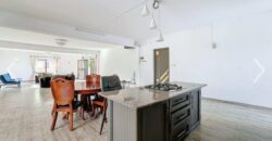 OFIM Maurice propose à la vente une villa contemporaine d’environ 200 m2 sur un terrain de 374 m2 située à Grand Baie Maurice