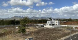 En vente une villa contemporaine neuve de 270 m² avec piscine et rooftop offrant vue montagne à Balaclava Maurice