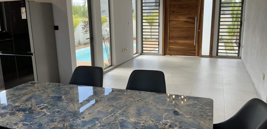 En vente une villa contemporaine neuve de 270 m² avec piscine et rooftop offrant vue montagne à Balaclava Maurice