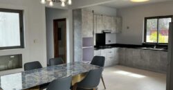 En vente une villa contemporaine neuve de 270 m² avec piscine et rooftop offrant vue montagne à Balaclava Maurice