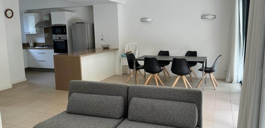 En vente un agréable duplex de 175 m² avec jardin privé et rooftop offrant vue mer à Azuri
