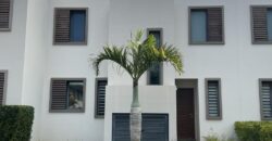 En vente un agréable duplex de 175 m² avec jardin privé et rooftop offrant vue mer à Azuri