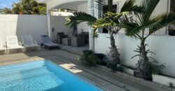 En vente une belle villa avec piscine et rooftop à 300 m de la plage de Mont Choisy-Maurice