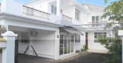 En vente une grande villa familiale avec jardin et garage dans un secteur recherché de Vacoas Maurice