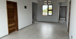 En vente une villa contemporaine neuve de 270 m² avec piscine et rooftop offrant vue montagne à Balaclava Maurice