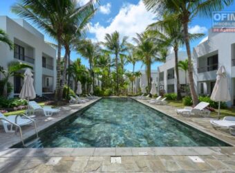 À vendre appartement avec piscine commune accessible aux étrangers à Pereybere à seulement 2 minutes à pied de la plage