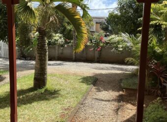 Location d’un studio en rez-de-jardin avec terrasse à 5 minutes à pied de la plage à Pereybere Maurice