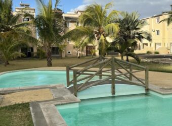 Vente d’une villa en duplex rénovée dans un complexe sécurisé avec jardin et piscines à Melville Maurice