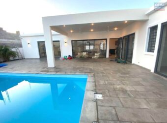 Location d’une belle villa récente avec piscine dans le quartier paisible à Albion Maurice